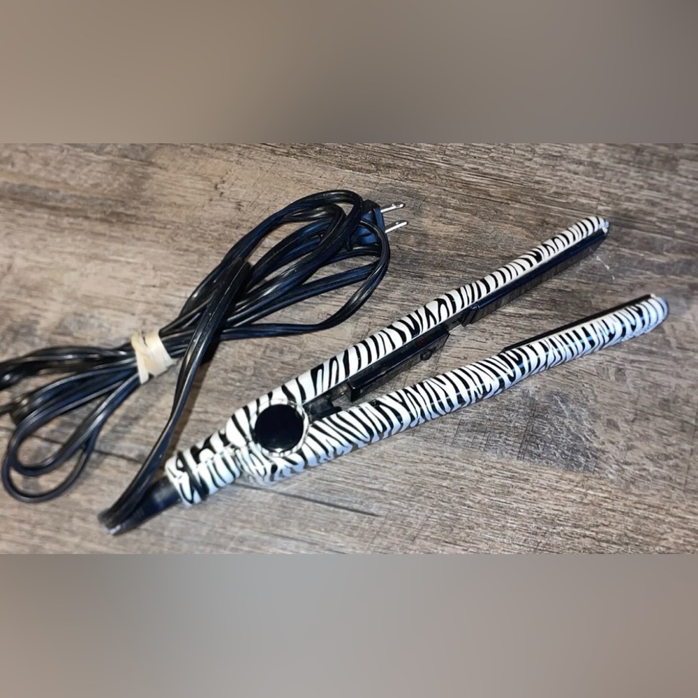 iKonic Professional Ceramic Hair Straightener Flat Iron Styler Adj Temp Zebra 1”